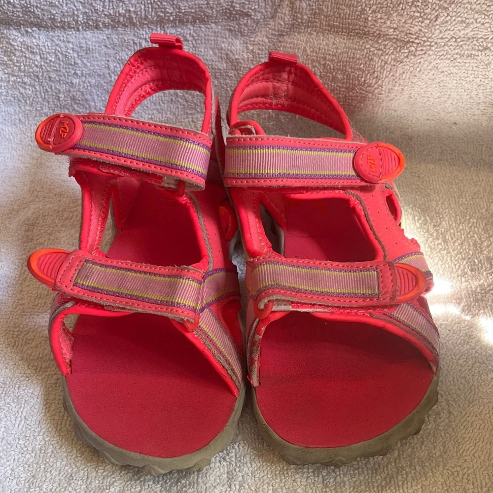 Stride Rite girls pink Sandals in size 3